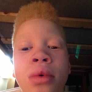 Meet your Posher, Avery